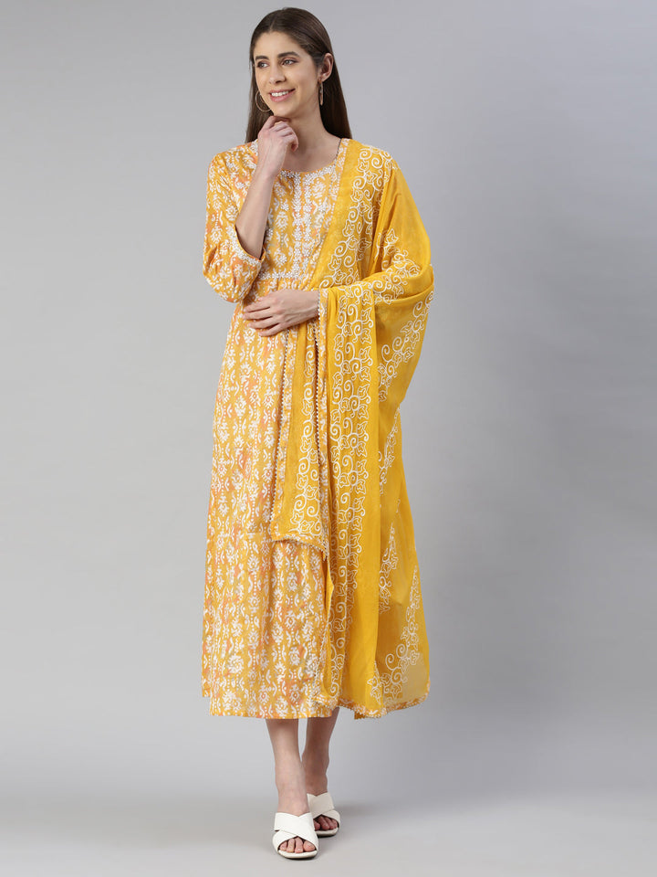 Neerus Yellow printed maxi dress - detail view 3