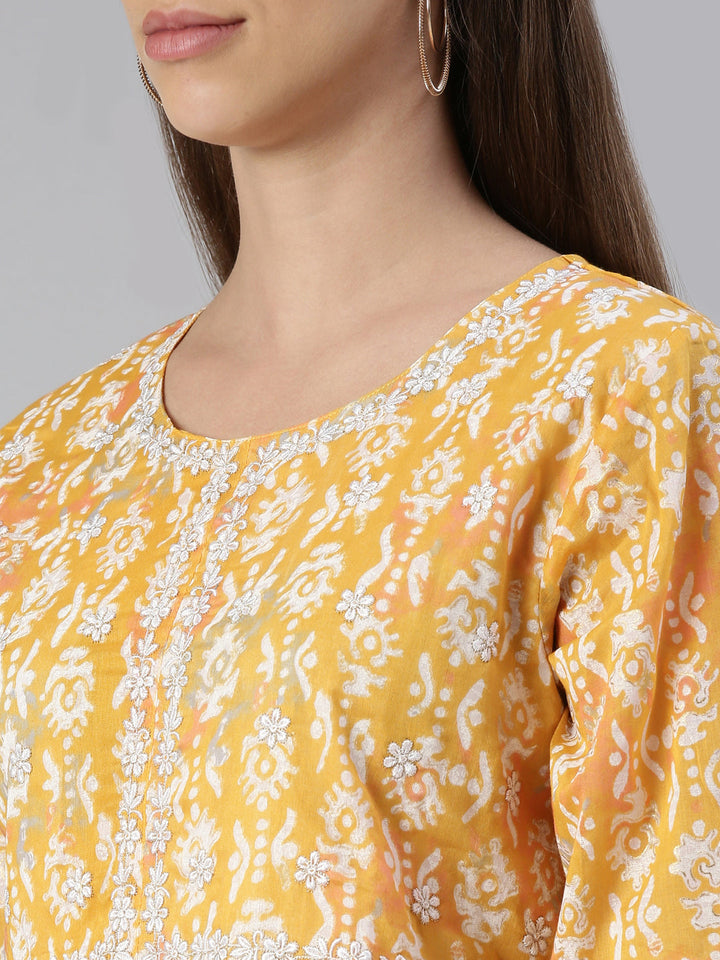 Neerus Yellow printed maxi dress - detail view 1