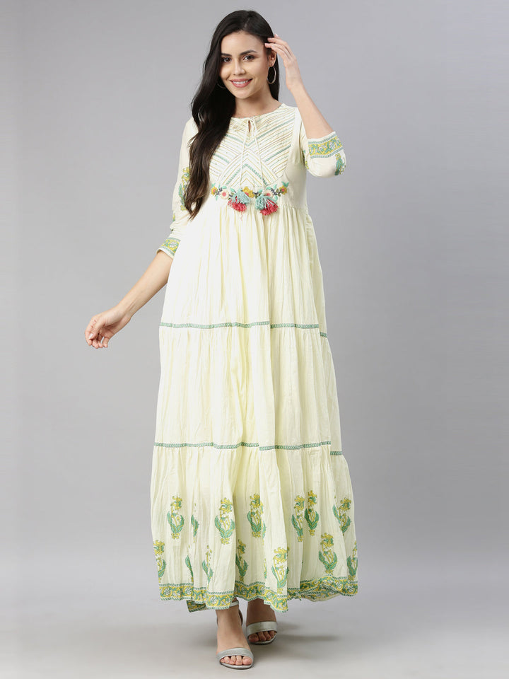 Neerus Green thread embroidered floral anarkali kurta - detail view 3