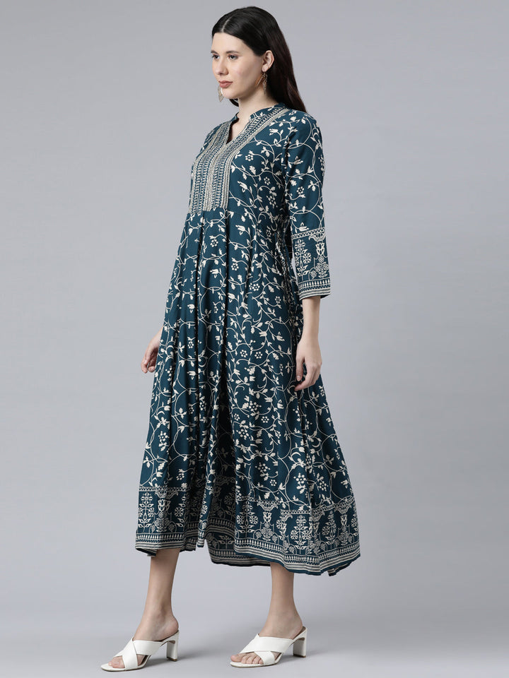 Neerus Green printed Anarkali kurta floral - back view