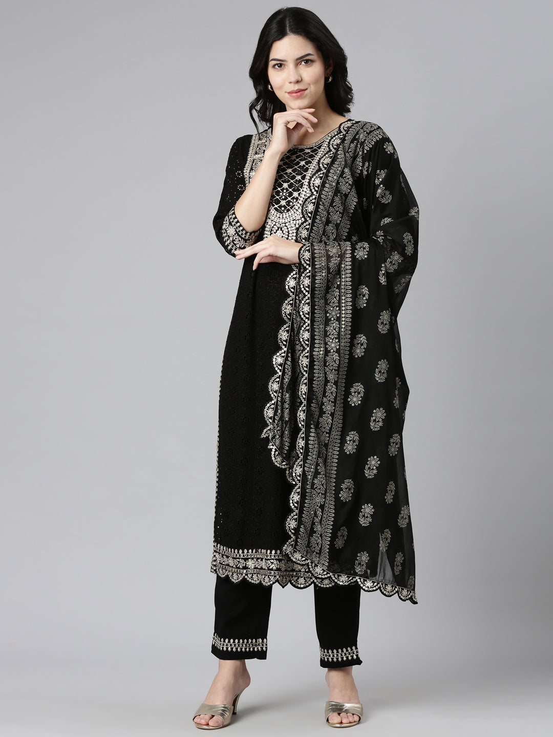 Neerus Black solid straight suit set - front view