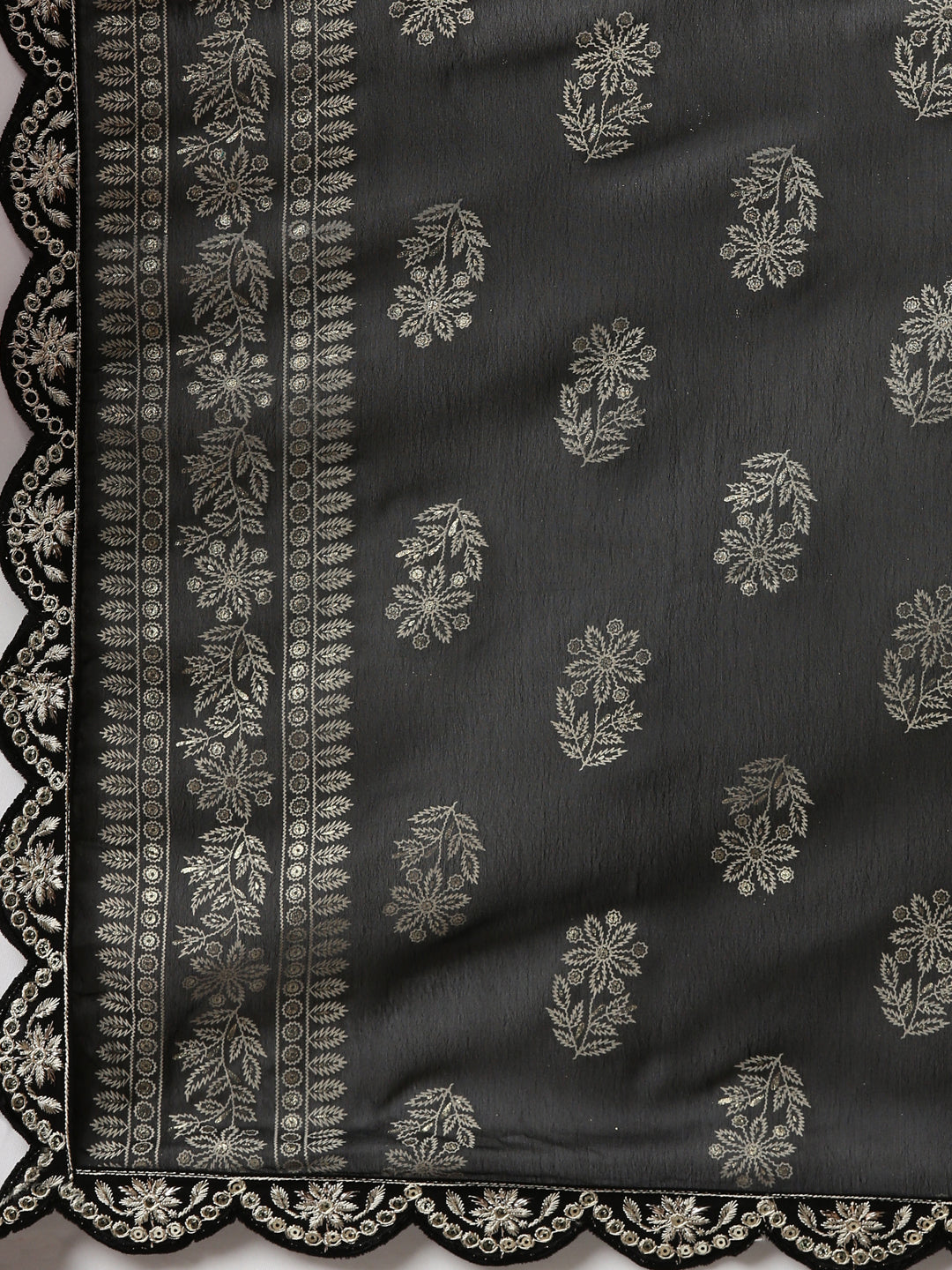 Neerus Black solid straight suit set - detail view 4