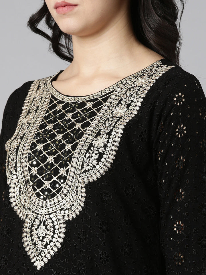 Neerus Black solid straight suit set - detail view 1