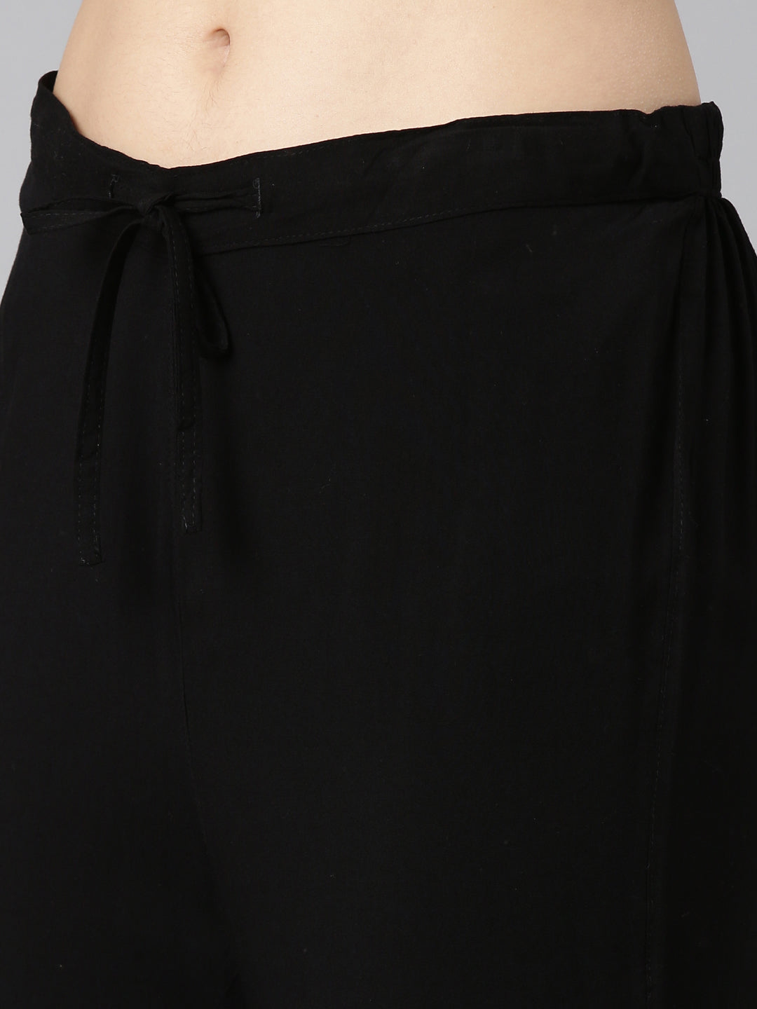 Neerus Black solid straight suit set - detail view 3