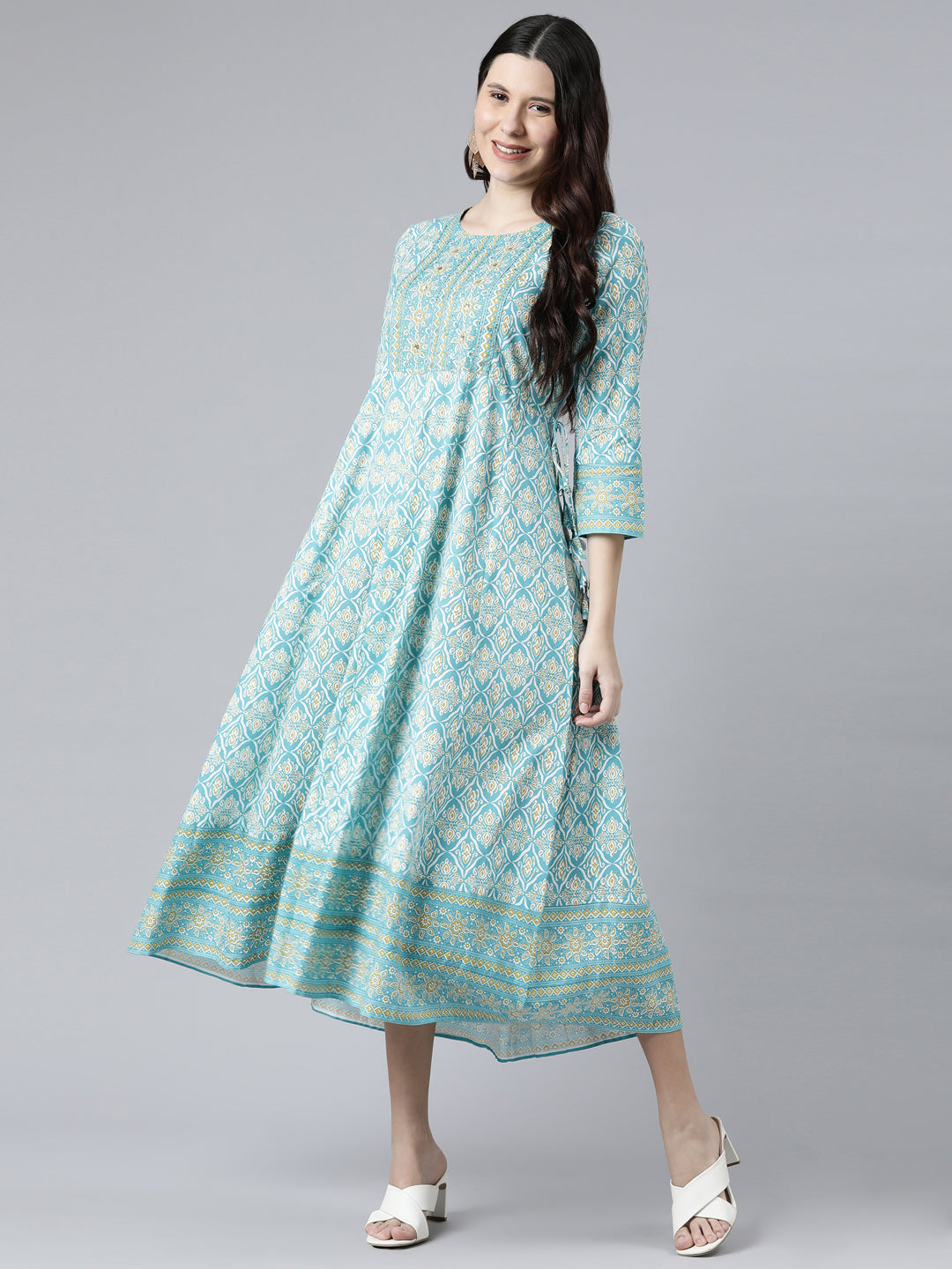 Neerus Green slub cotton printed floral kurti - detail view 2