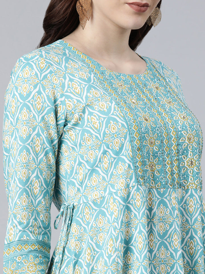 Neerus Green slub cotton printed floral kurti - detail view 1
