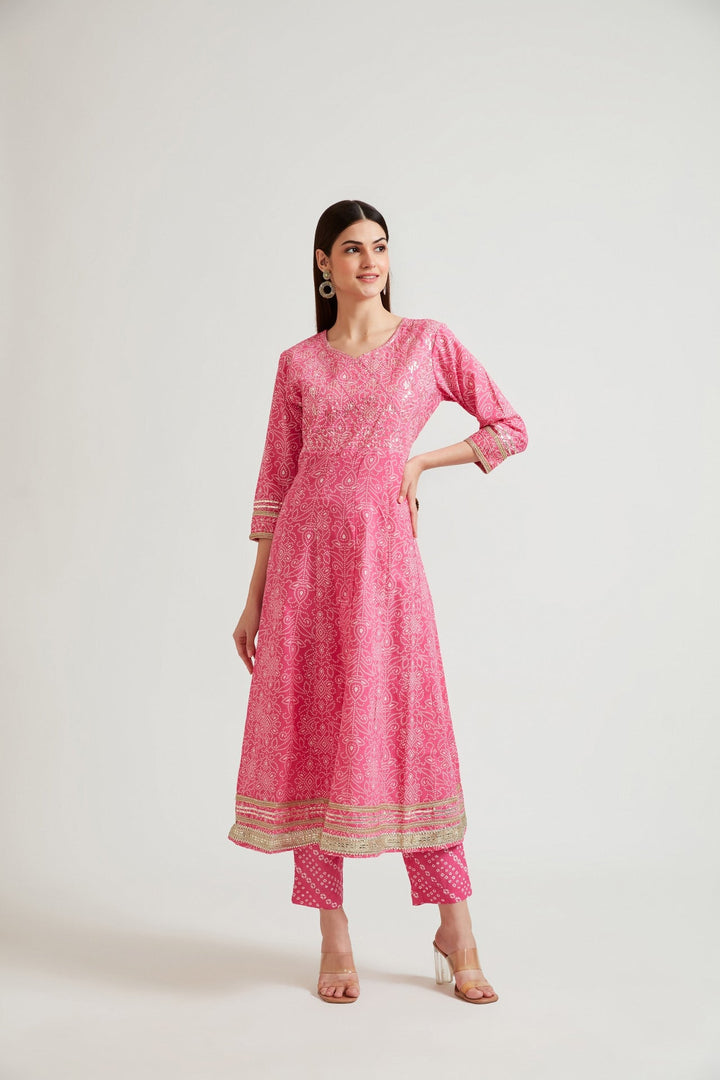 Neerus Pink embellished sequinned suit set - detail view 1