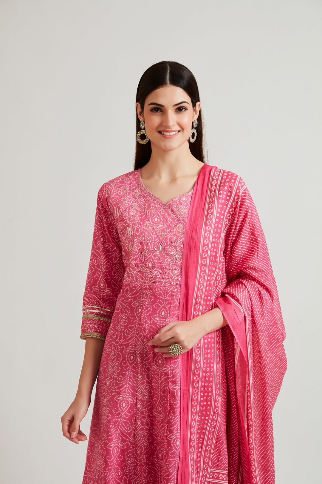 Neerus Pink embellished sequinned suit set - detail view 3