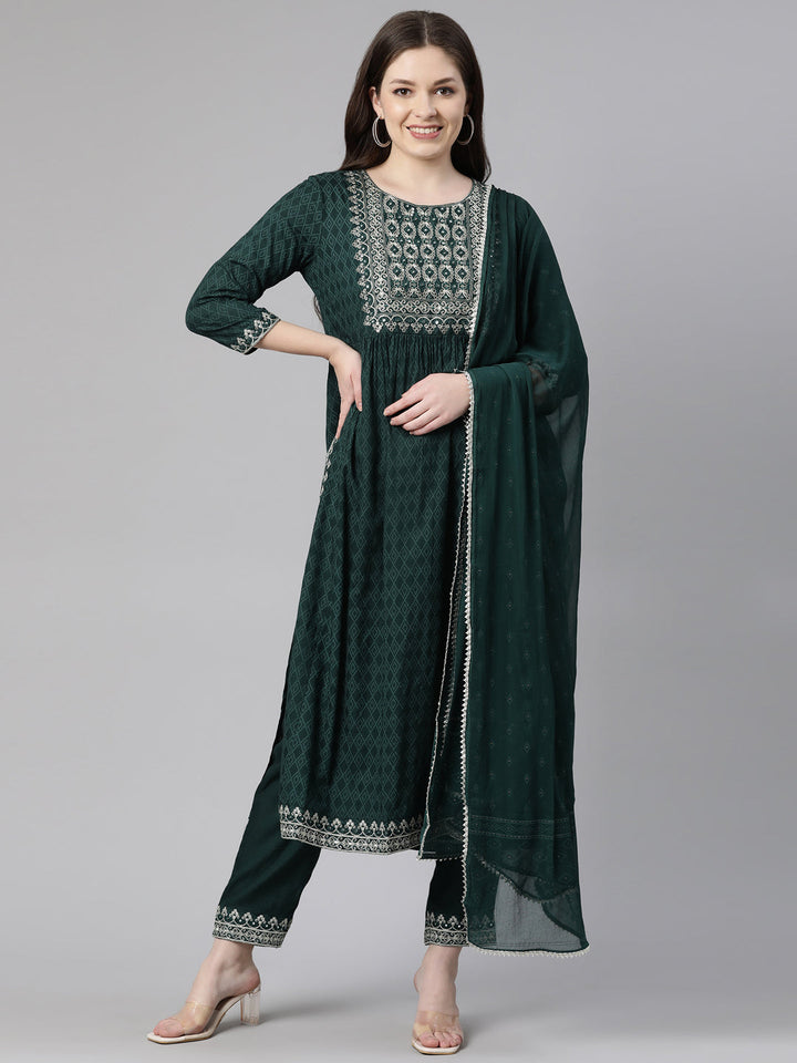 Neerus Green slub cotton embroidered kurta set - front view