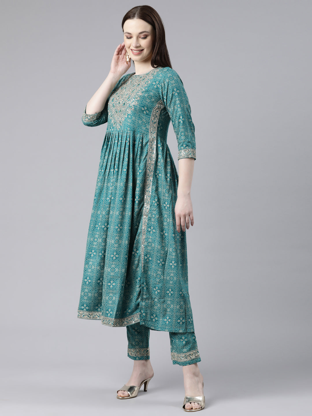 Neerus Green Viscose Rayon Printed Kurta Set - back view