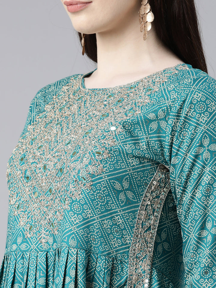 Neerus Green Viscose Rayon Printed Kurta Set - detail view 1