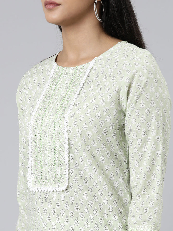 Neerus Green cotton printed kurta set with trousers and dupatta - detail view 1