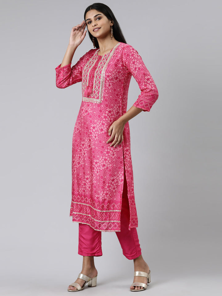Neerus Pink muslin printed kurta set - back view