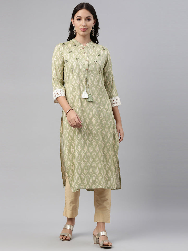 Neerus Green rayon printed kurti - detail view 4