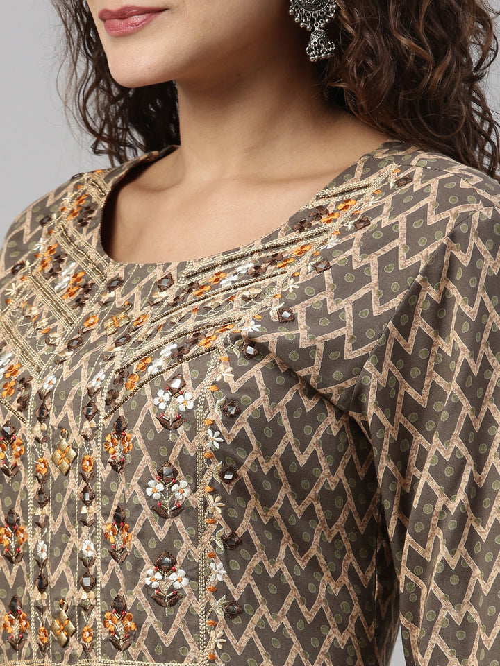 Neerus Green rayon hand embroidered kurta - side view