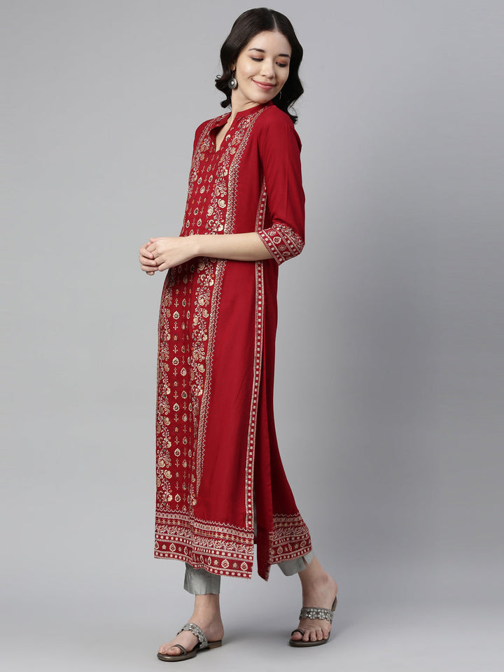 Neerus Red rayon printed kurta straight silhouette - back view