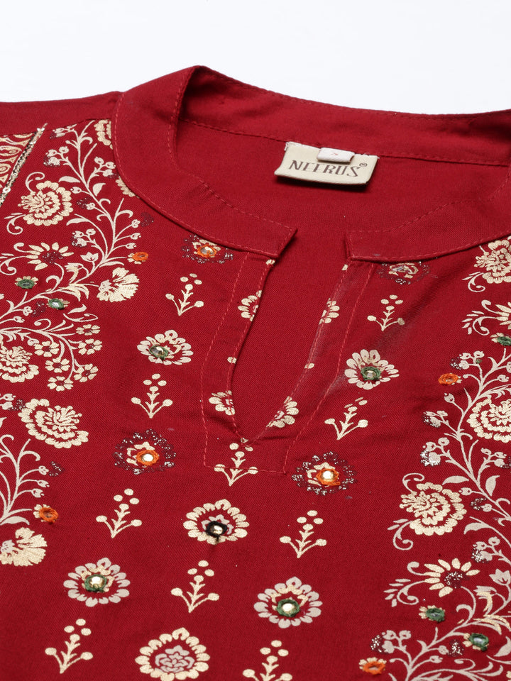 Neerus Red rayon printed kurta straight silhouette - detail view 3