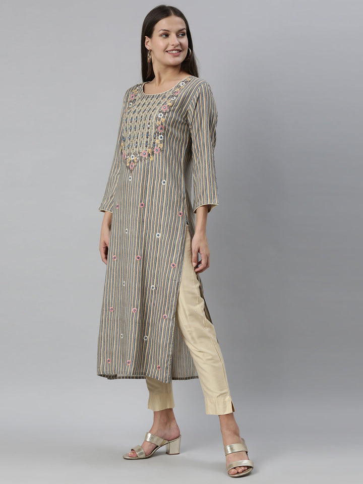 Neerus Grey rayon straight kurta - detail view 7