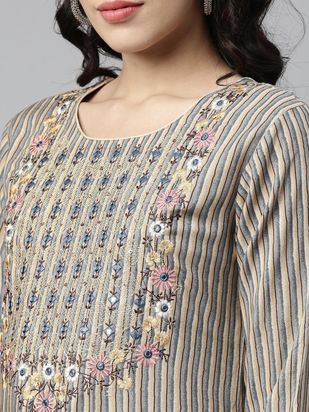 Neerus Grey rayon straight kurta - detail view 2