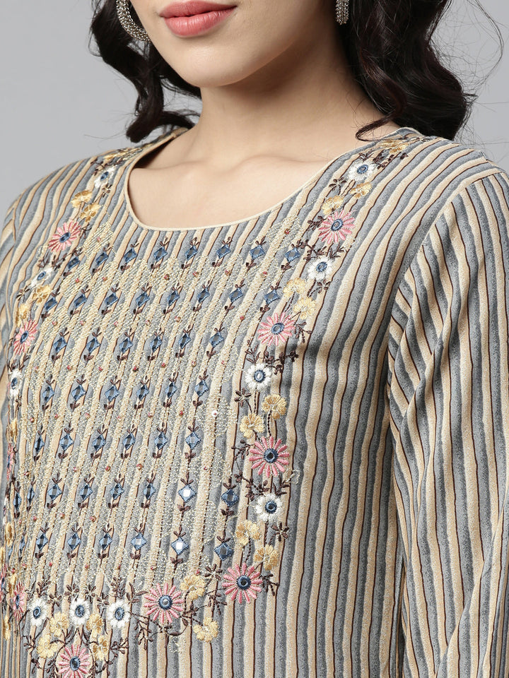 Neerus Grey rayon straight kurta - detail view 2