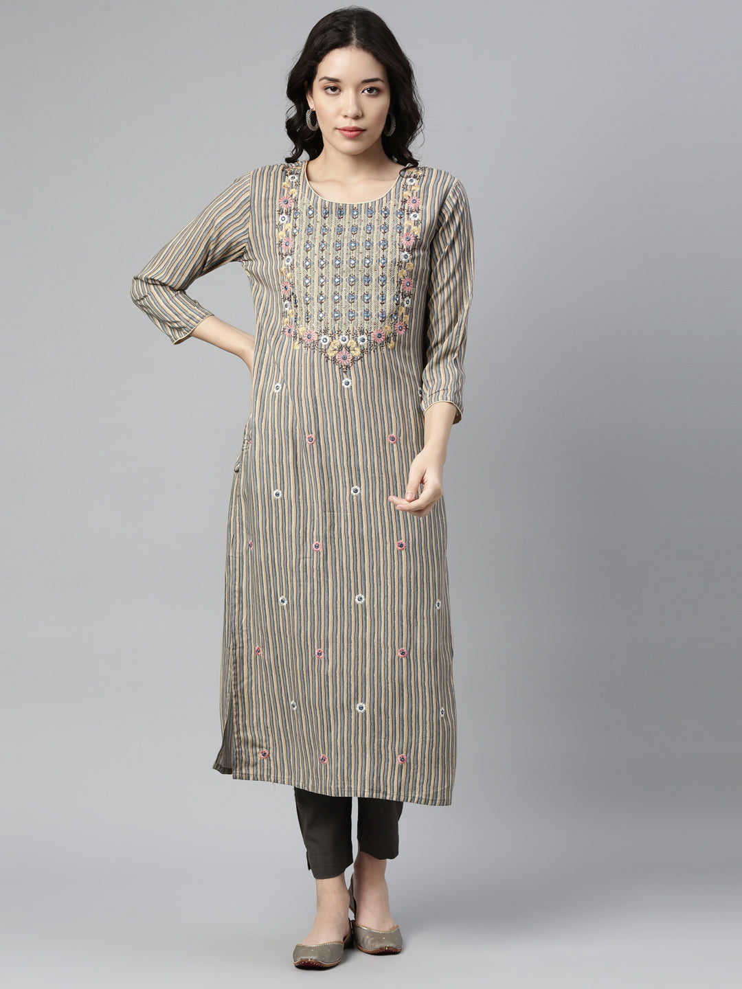 Neerus Grey rayon straight kurta - detail view 3