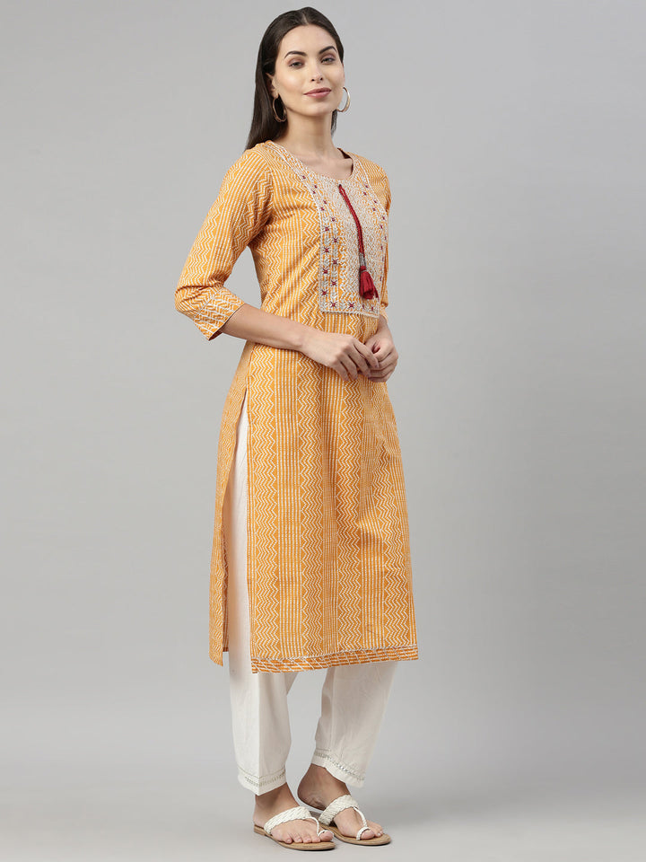 Neerus Yellow cotton mirror work kurta straight silhouette - detail view 1