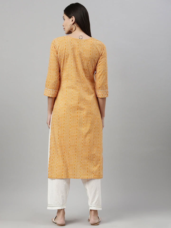 Neerus Yellow cotton mirror work kurta straight silhouette - detail view 2