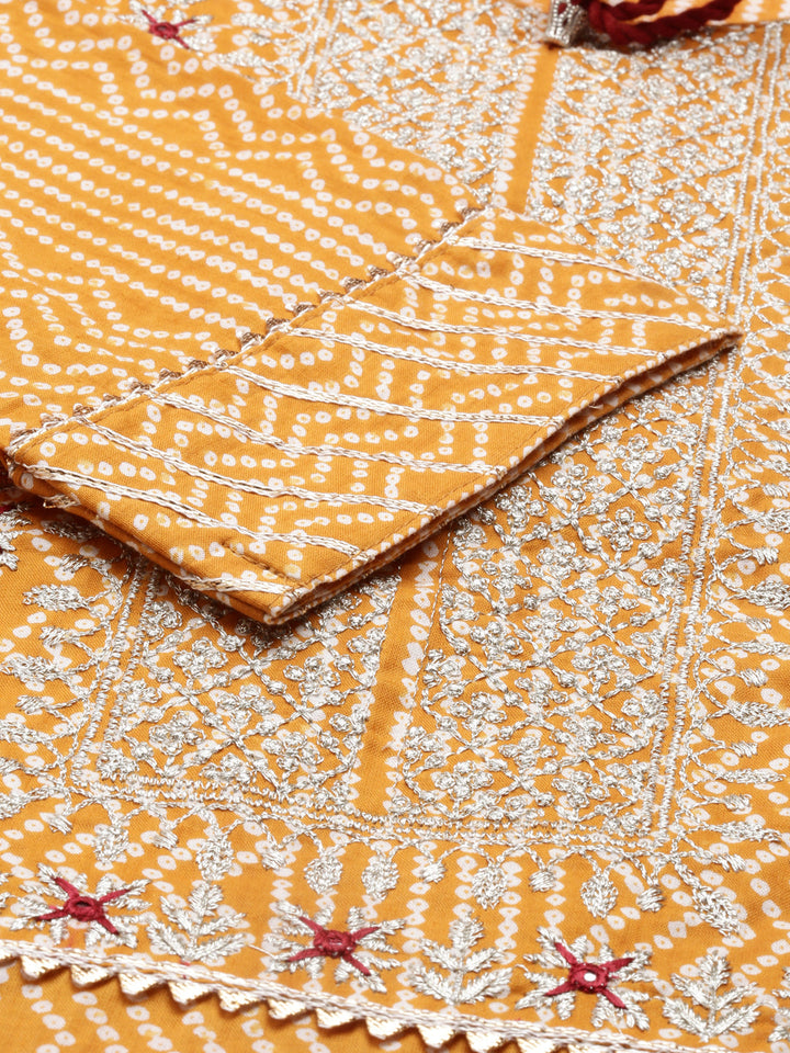 Neerus Yellow cotton mirror work kurta straight silhouette - detail view 4