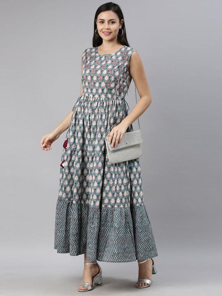 Neerus Green cotton solid kurti - detail view 3