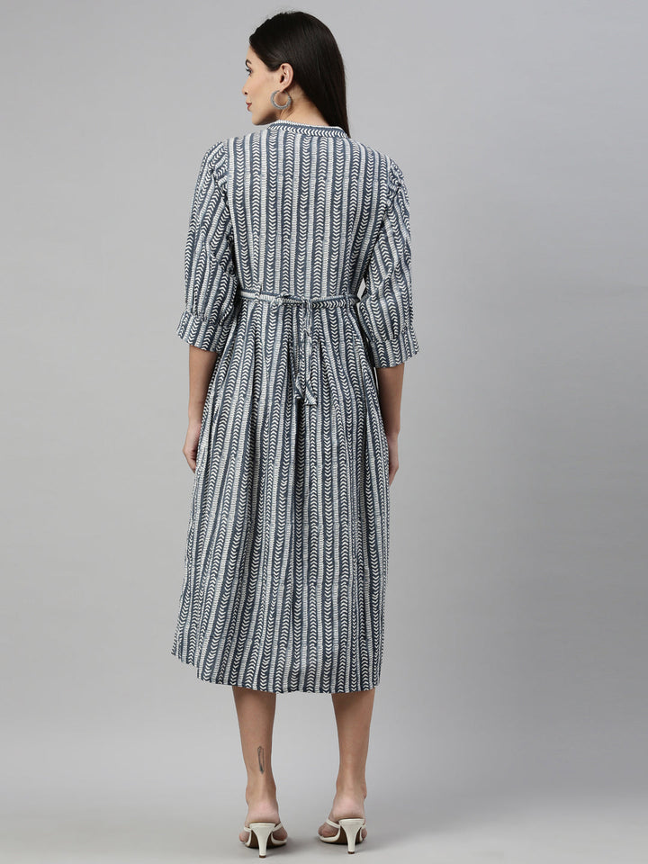 Neerus Grey viscose rayon printed kurti - detail view 2