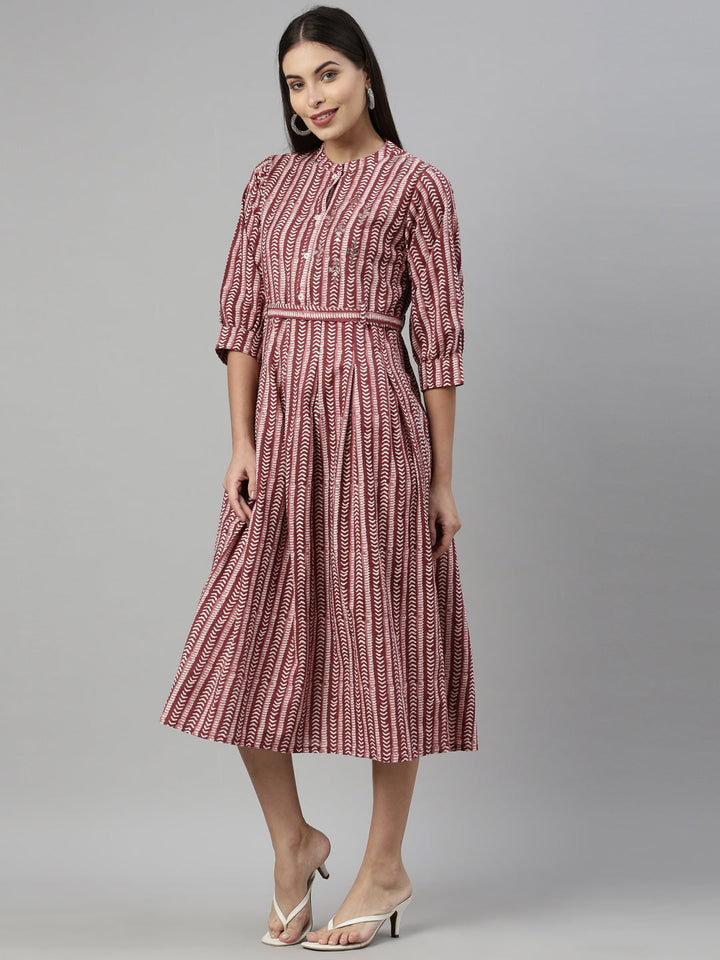 Neerus Maroon rayon printed kurti - side view