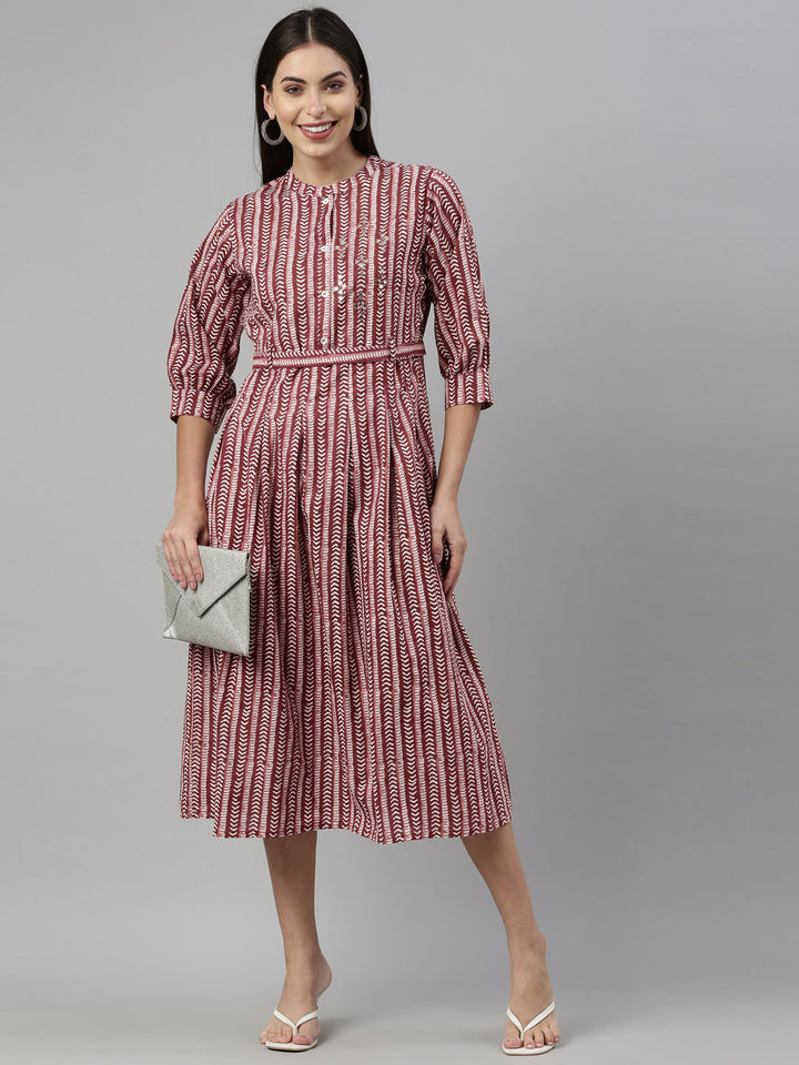 Neerus Maroon rayon printed kurti - detail view 3