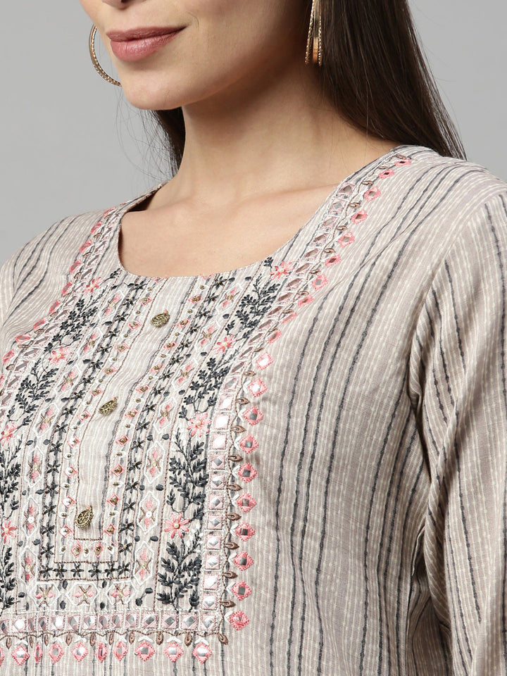 Neerus Grey slub cotton straight kurti - detail view 5