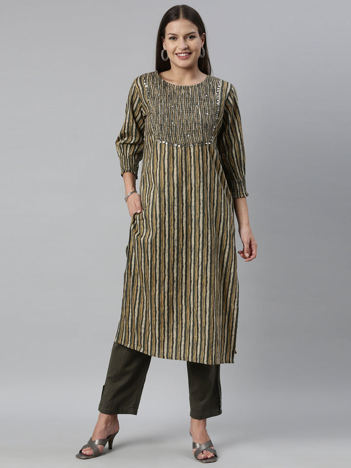 Neerus Green cotton printed kurta set - front view