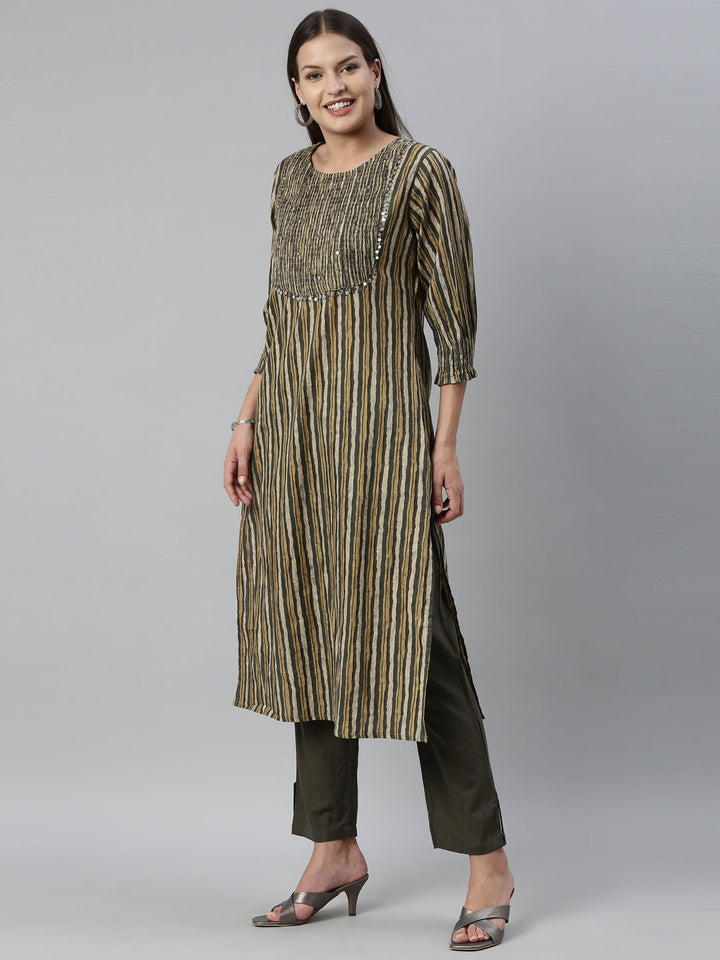 Neerus Green cotton printed kurta set - detail view 1
