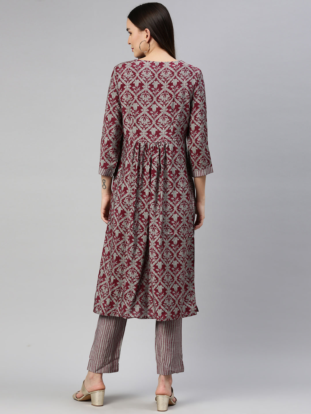 Neerus Maroon muslin straight kurta set - detail view 2