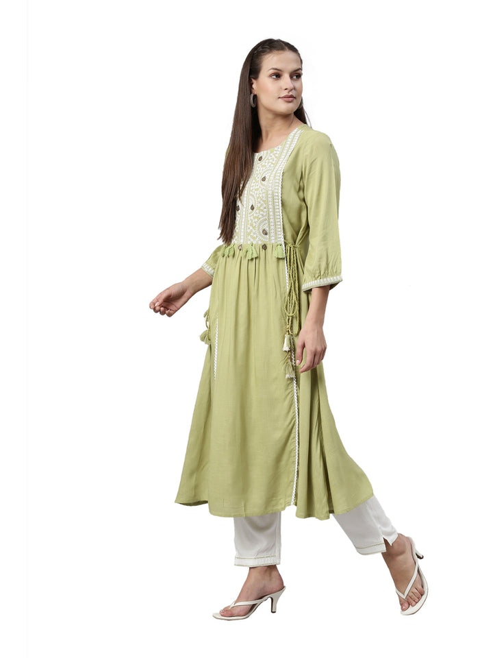 Neerus Green rayon kurta set - detail view 3