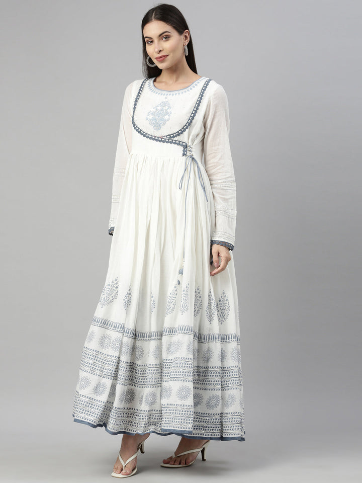Neerus Blue cotton ethnic kurta with dupatta - side view