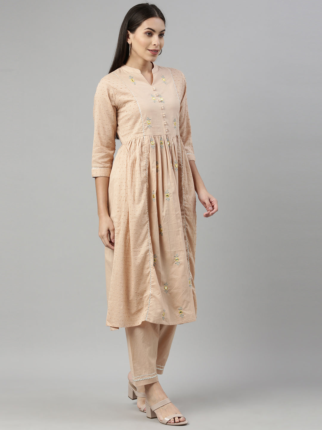 Neerus Beige cotton embroidered suit set - detail view 1