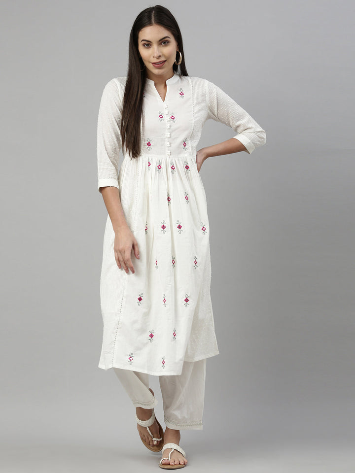 Neerus White cotton suit set - detail view 3