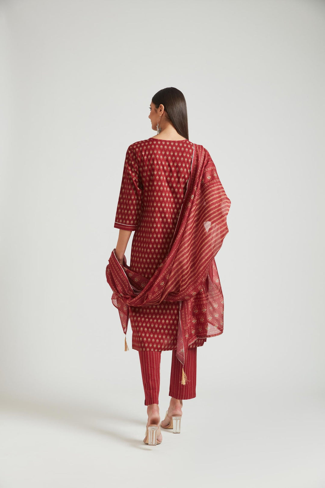 Neerus Maroon jute cotton printed kurta set - side view