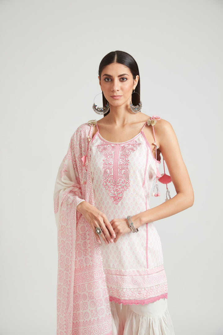 Neerus Pink jute cotton printed kurta set with sharara and dupatta - detail view 3