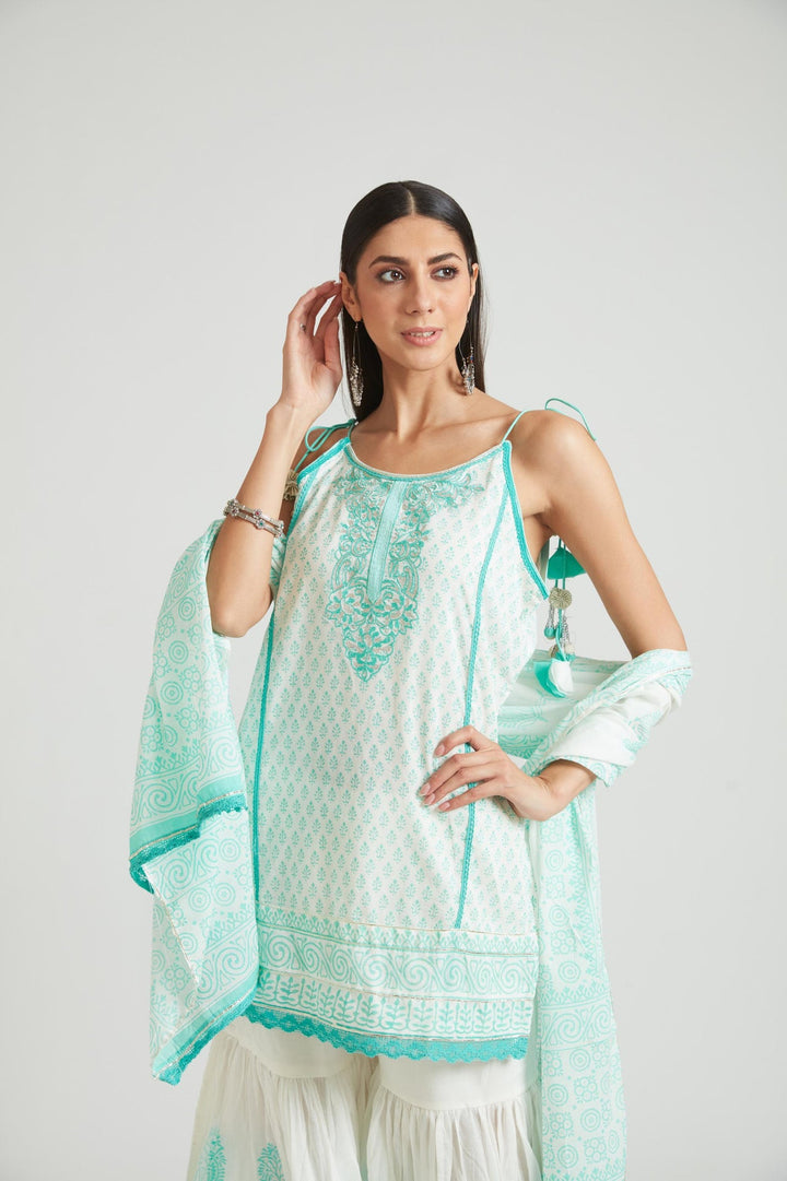 Neerus Green cotton printed kurta set salwar kameez - side view