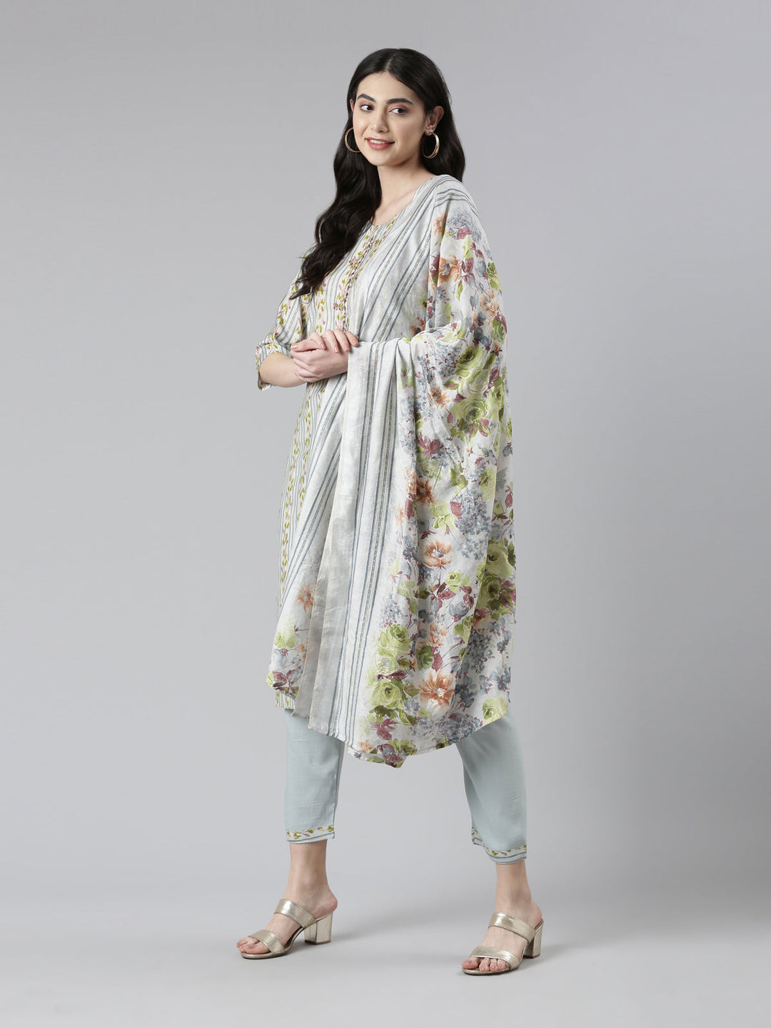 Neerus Multi floral mirror work suit set - detail view 2