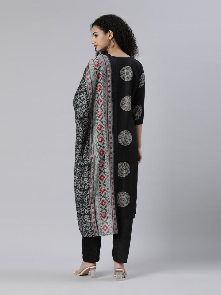 Neerus Multi ethnic mirror work suit set - detail view 1