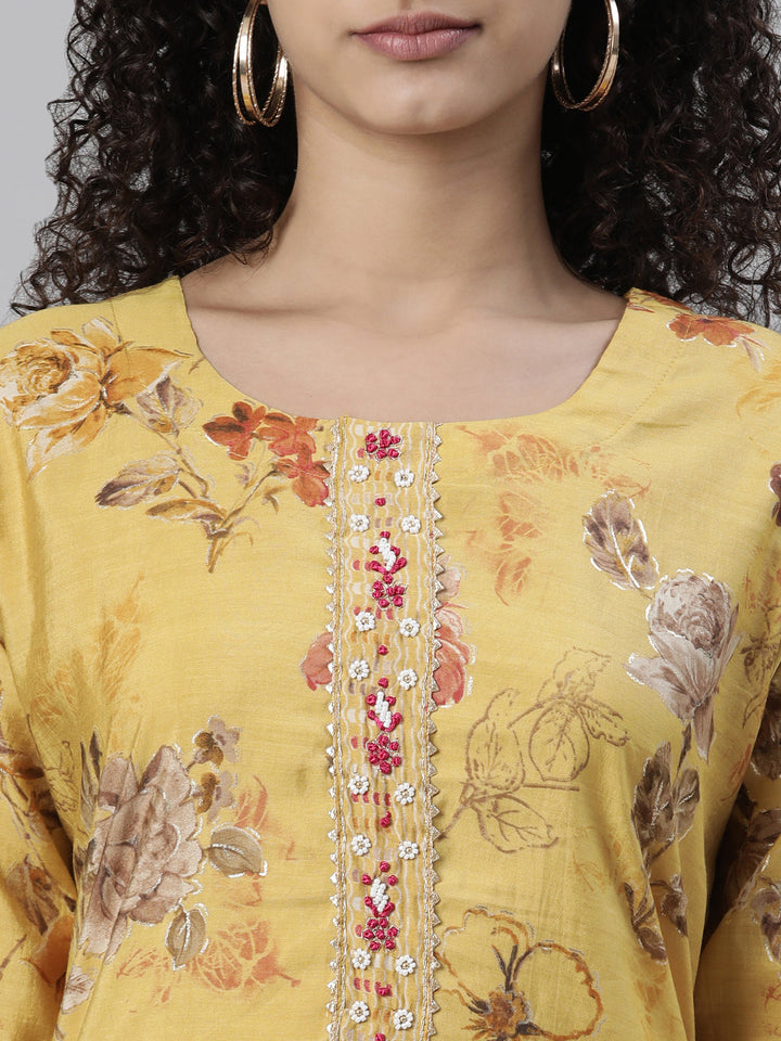 Neerus Yellow jute cotton printed kurta set with trousers and dupatta - detail view 1