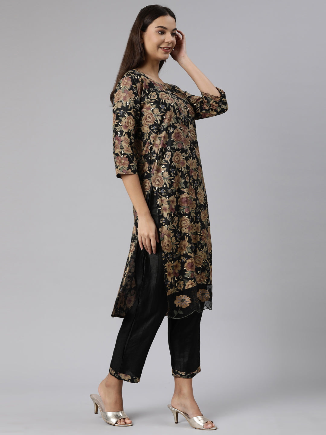 Neerus Black printed floral suit set - back view