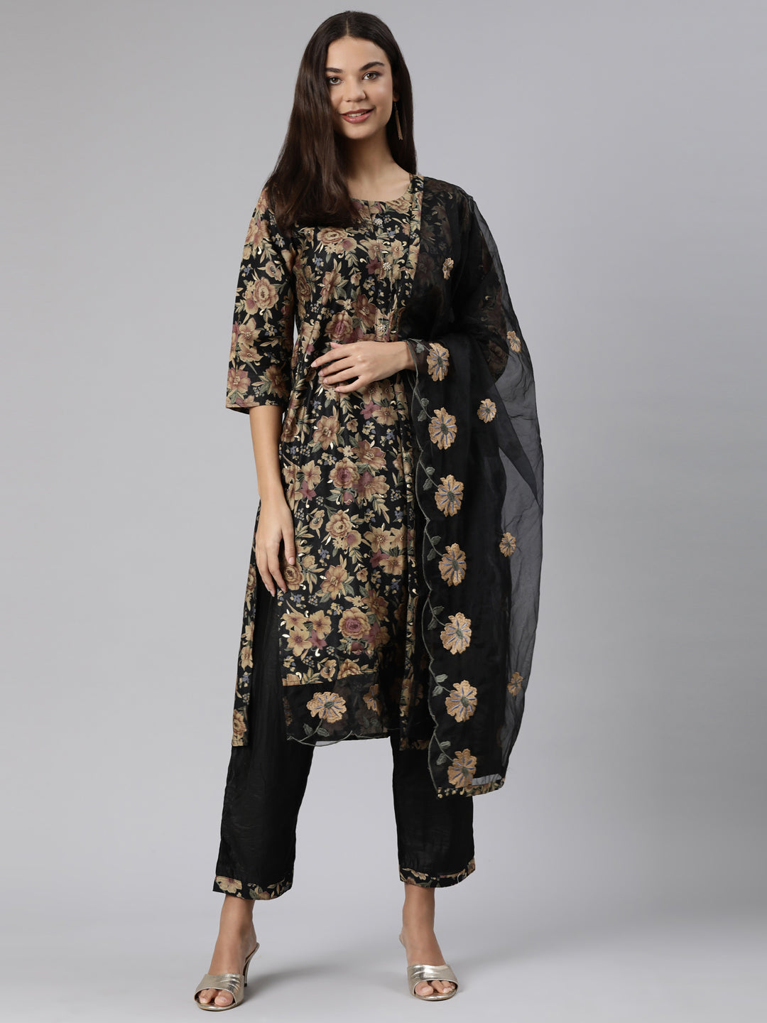 Neerus Black printed floral suit set - detail view 1