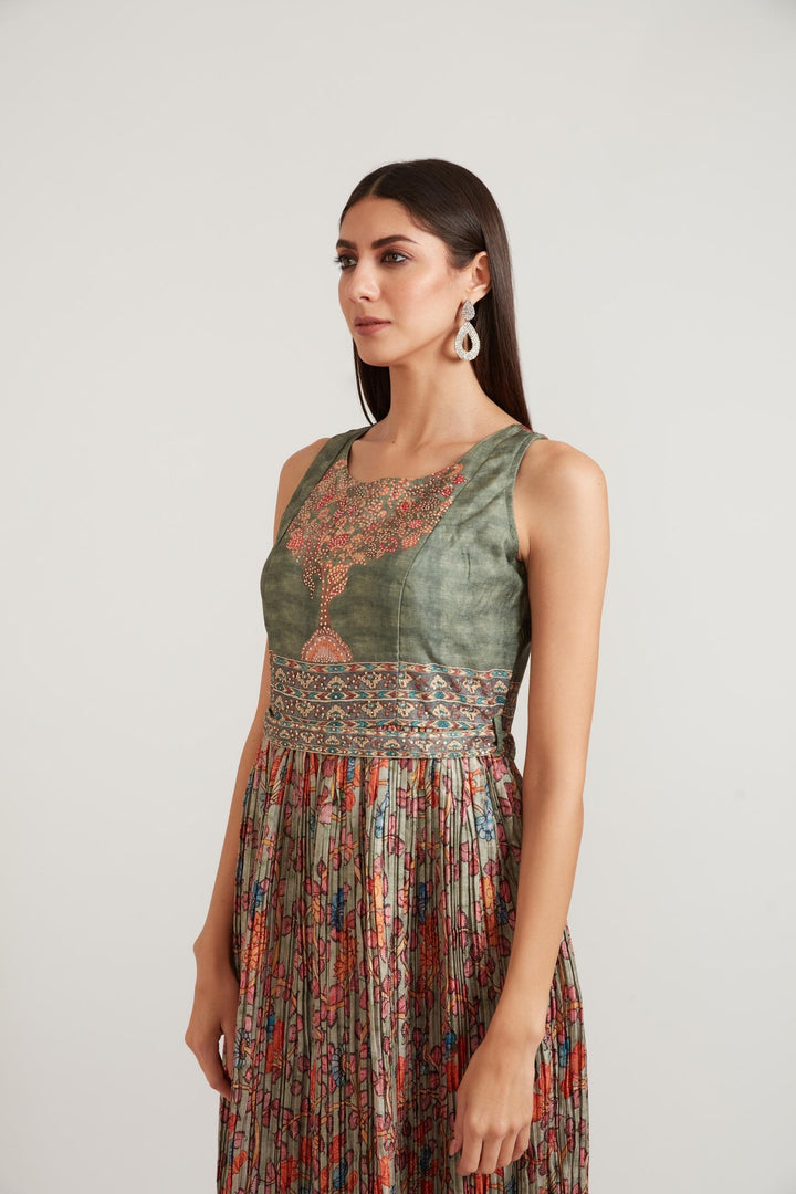 Neerus Green silk gown - detail view 1