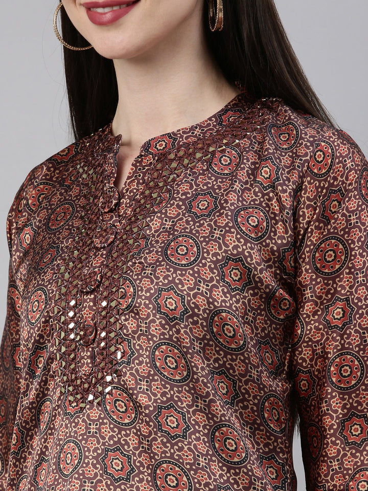 Neerus Brown silk printed kurta set A-line - detail view 5